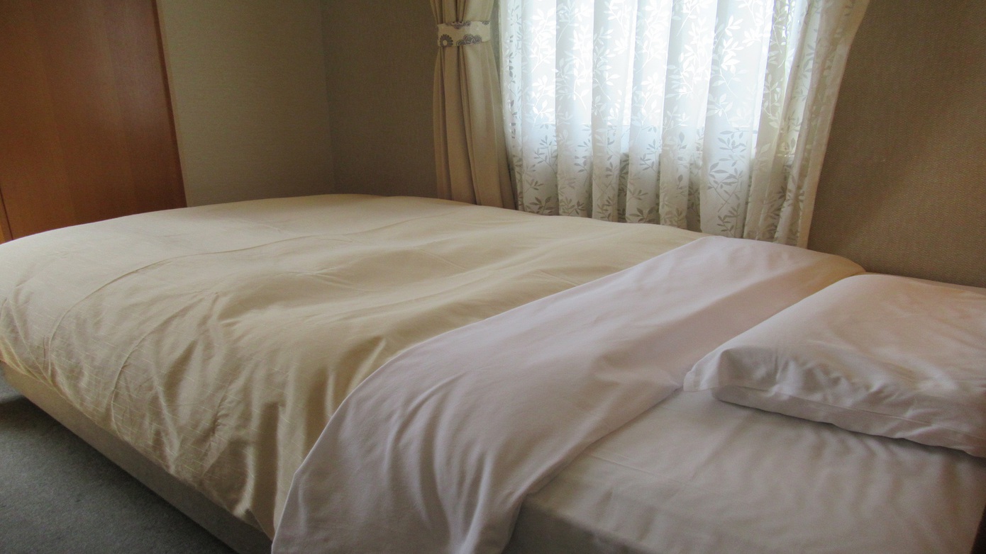 シングルルーム13平米120センチ幅ベッド