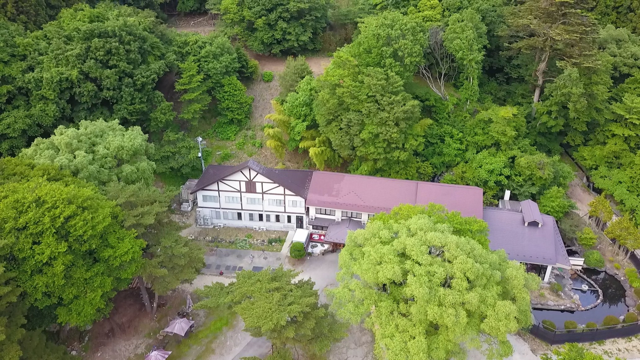 山に抱かれる一軒宿