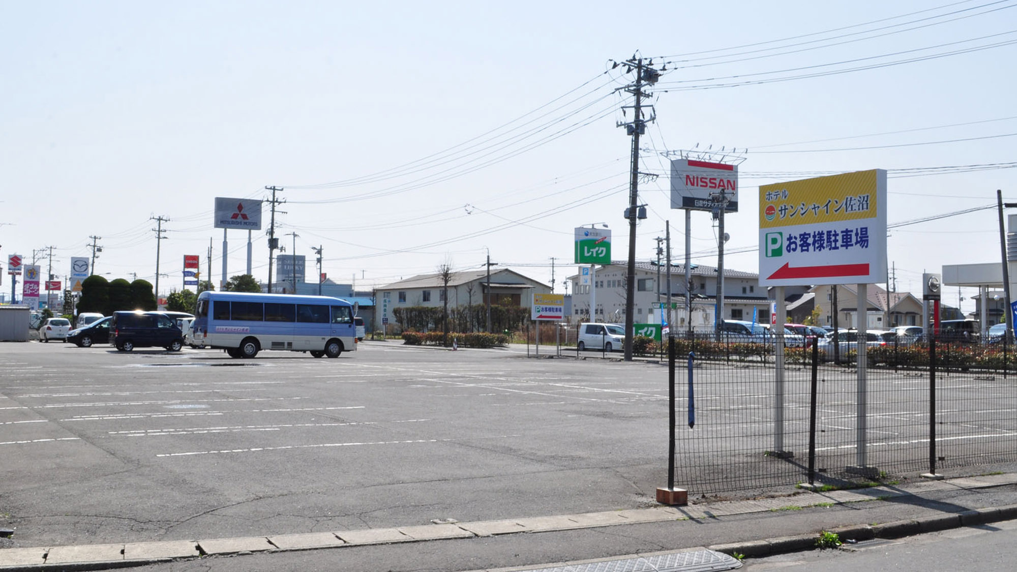 【駐車場】ホテル裏側に駐車場がございます。大型車も駐車可能♪