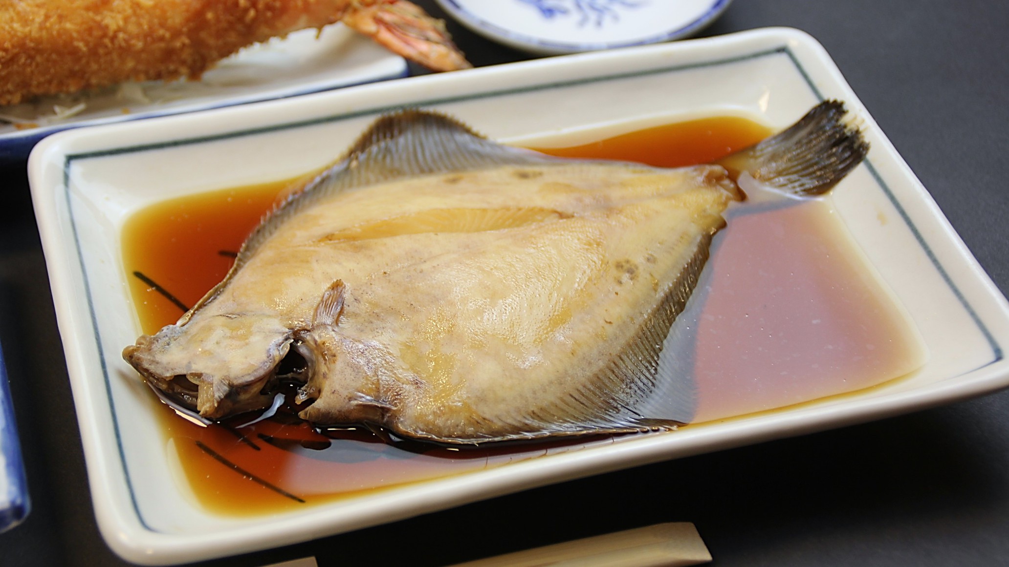 カレイの煮魚（コース料理内容の一例）