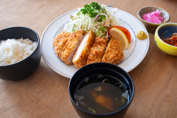 ひばり温泉自慢の熟成とんかつ