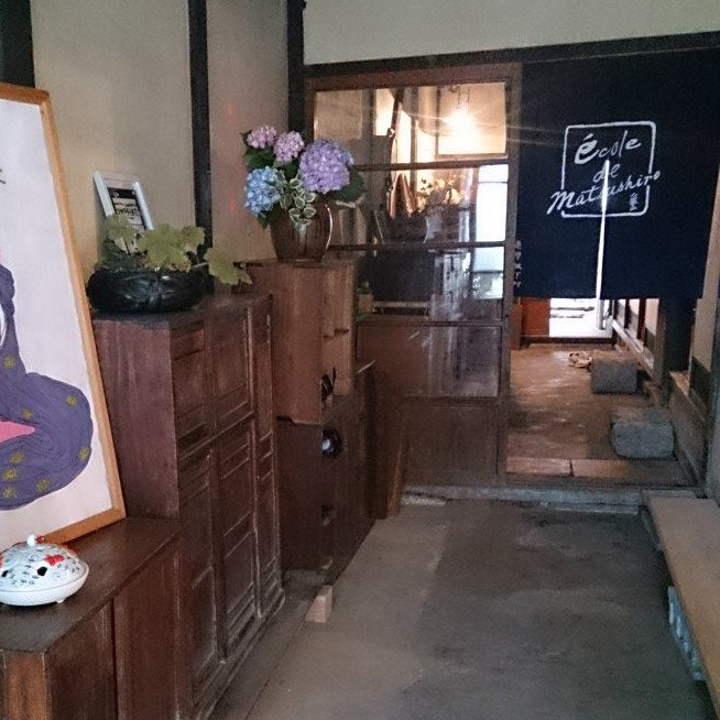 明治に建てられた町家をそのまま利用しております