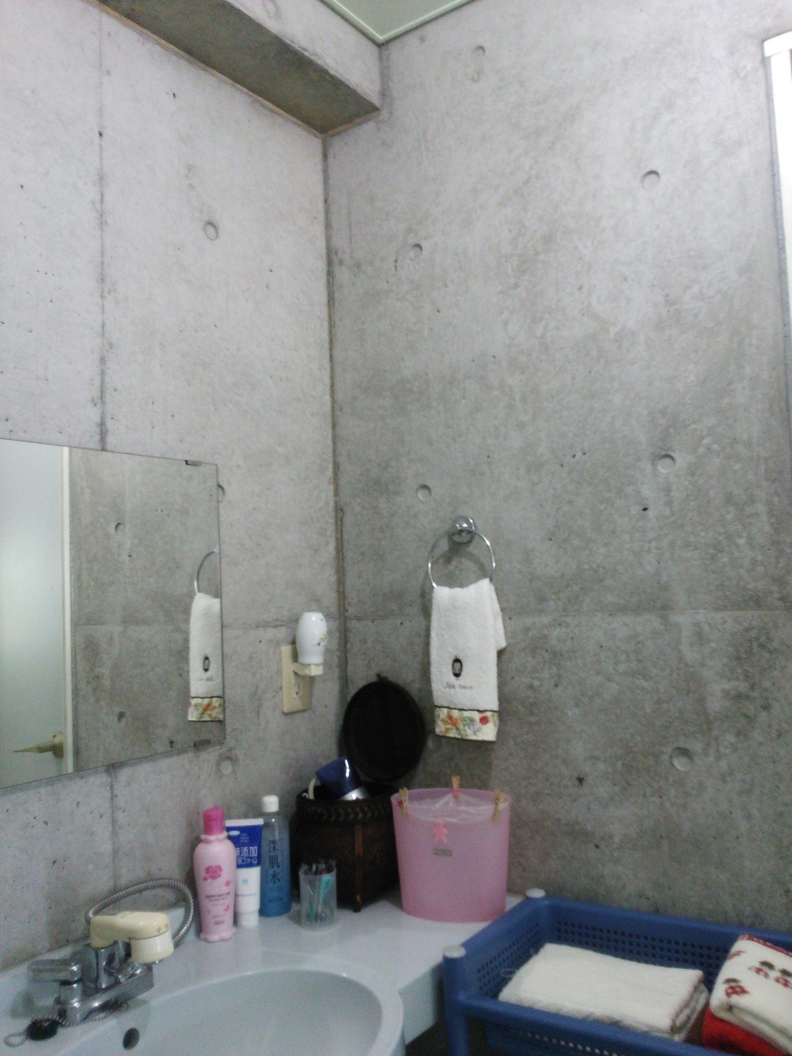 2F洗面所（バストイレ共同）