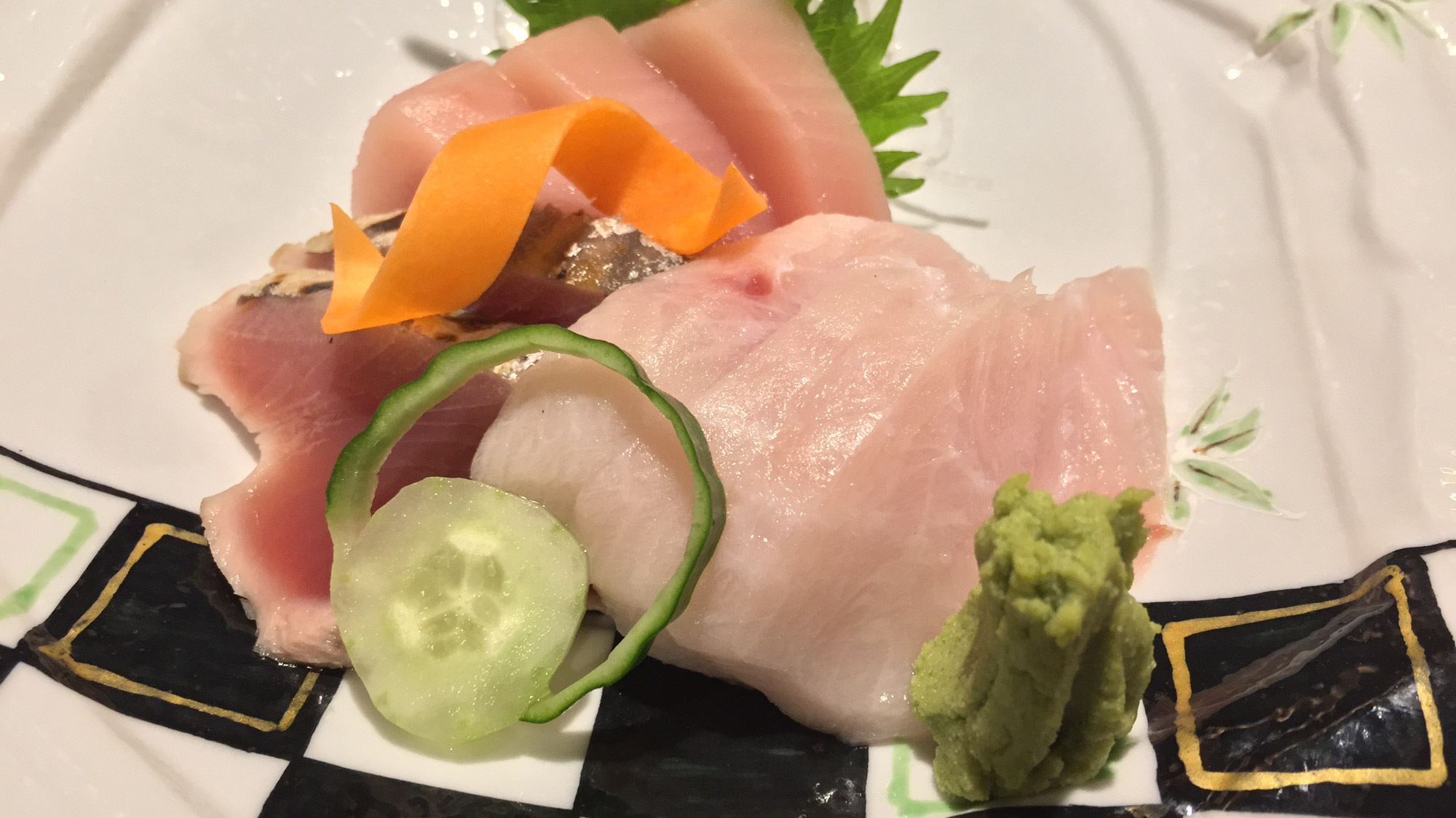 *夕食一例／カジキマグロ・カツオ等旬魚の刺身盛り合わせ。※料理内容は水揚げ状況により異なります。