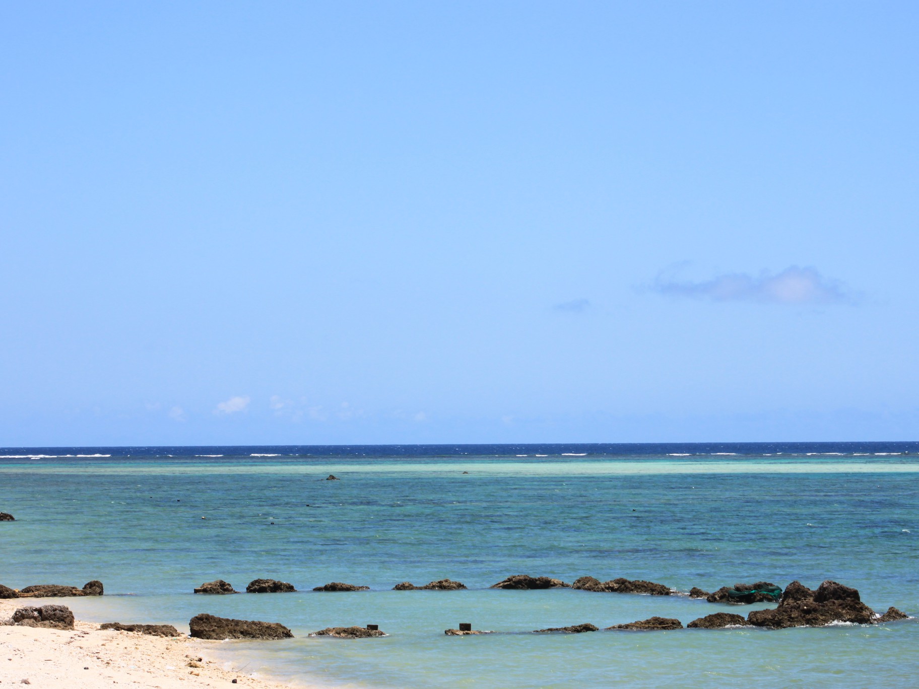【白保海岸】ホテルから車で約20分。サンゴ礁が群生をなす美しいビーチ。