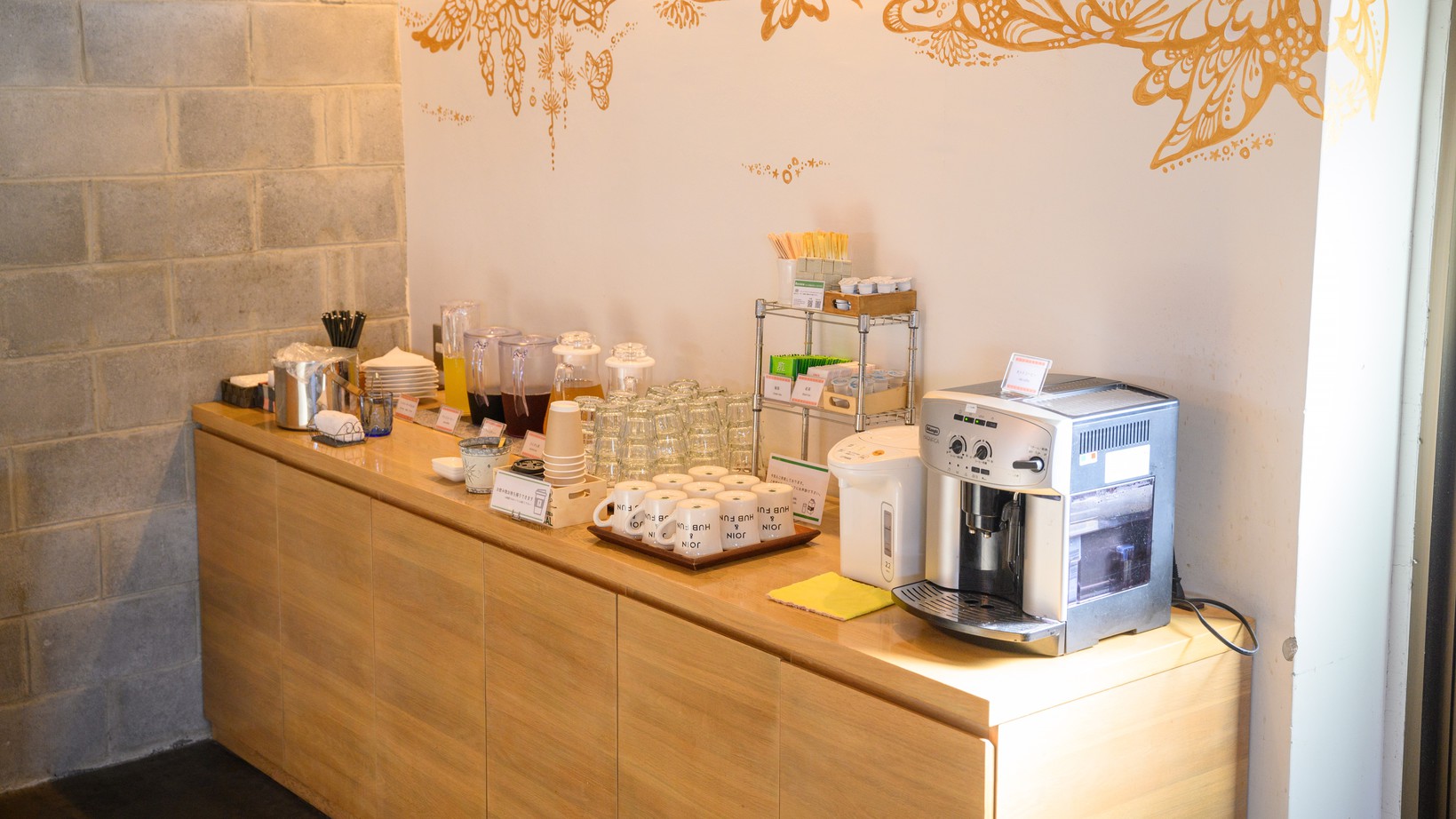 カフェ&バー／ドリンクバーをカフェの営業時間内に無料でご利用頂けます。