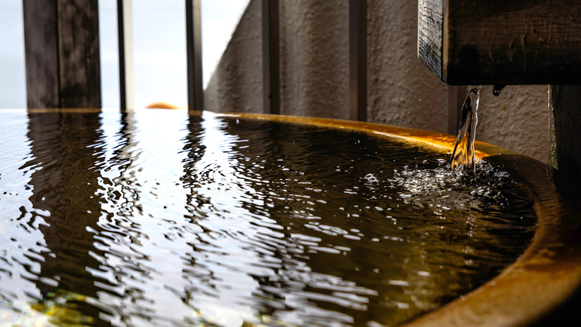 【客室温泉露天風呂】当館の露天風呂付客室はすべて「伊豆稲取温泉」の泉質でお楽しみいただけます。