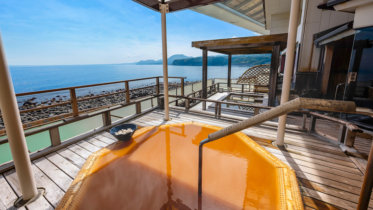 【姉妹館-湯苑本館大浴場】無料で姉妹館の最大16の湯めぐりもご利用可能！圧巻の海を望む大浴場をぜひ！