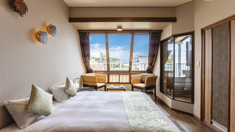 【海眺望ハイフロア温泉露天風呂付キング／禁煙】余裕のある広さのベッドで贅沢なひとときを。