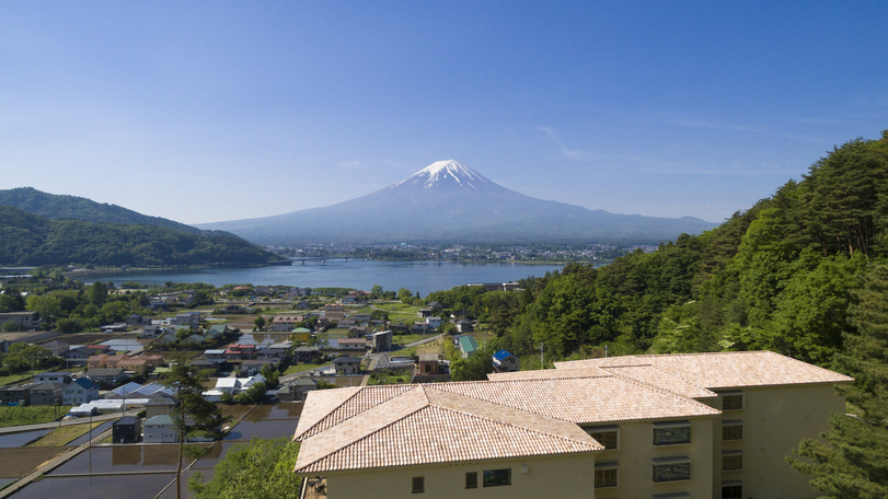 【外観】高台に佇むラビスタ富士河口湖