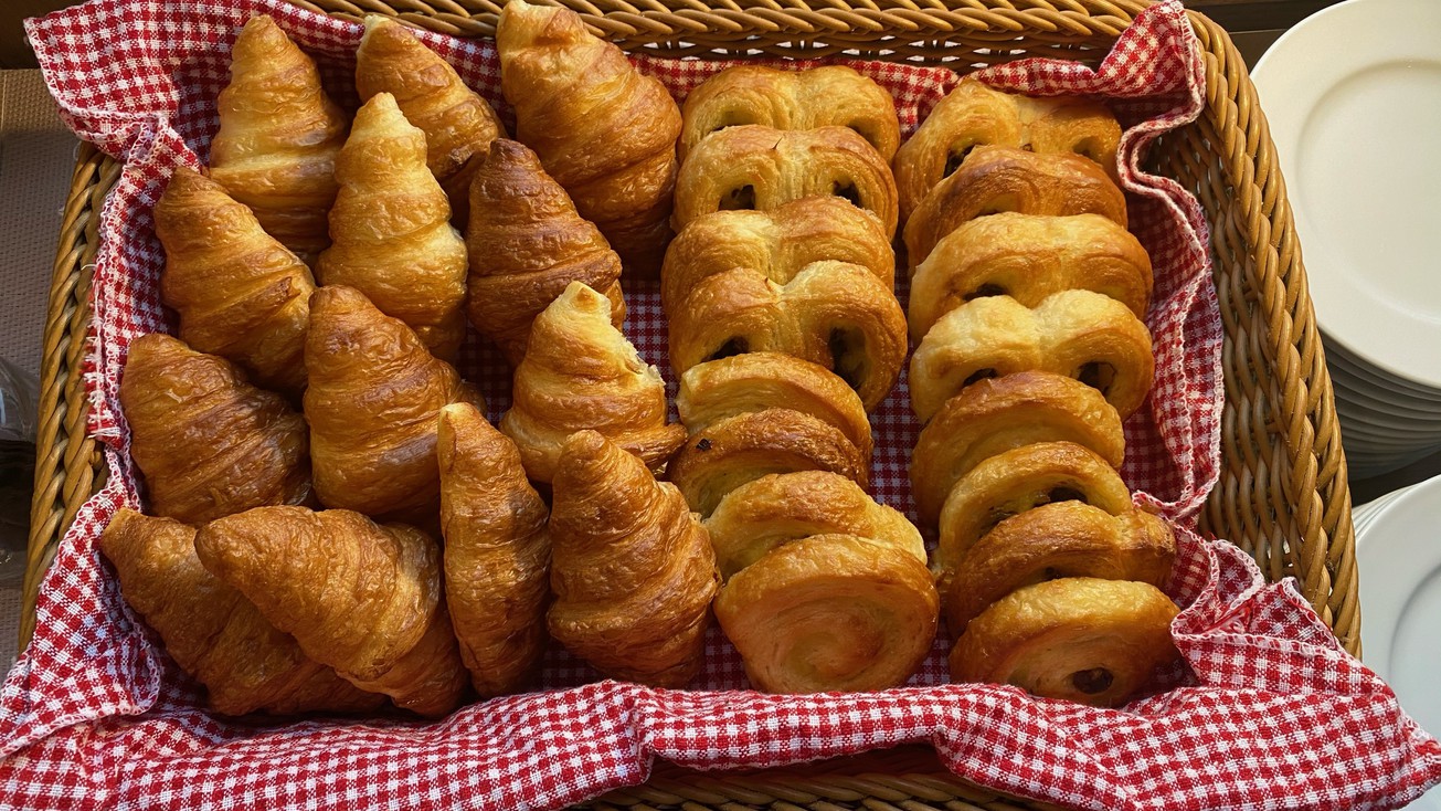 朝食レストラン(焼き立てパン)