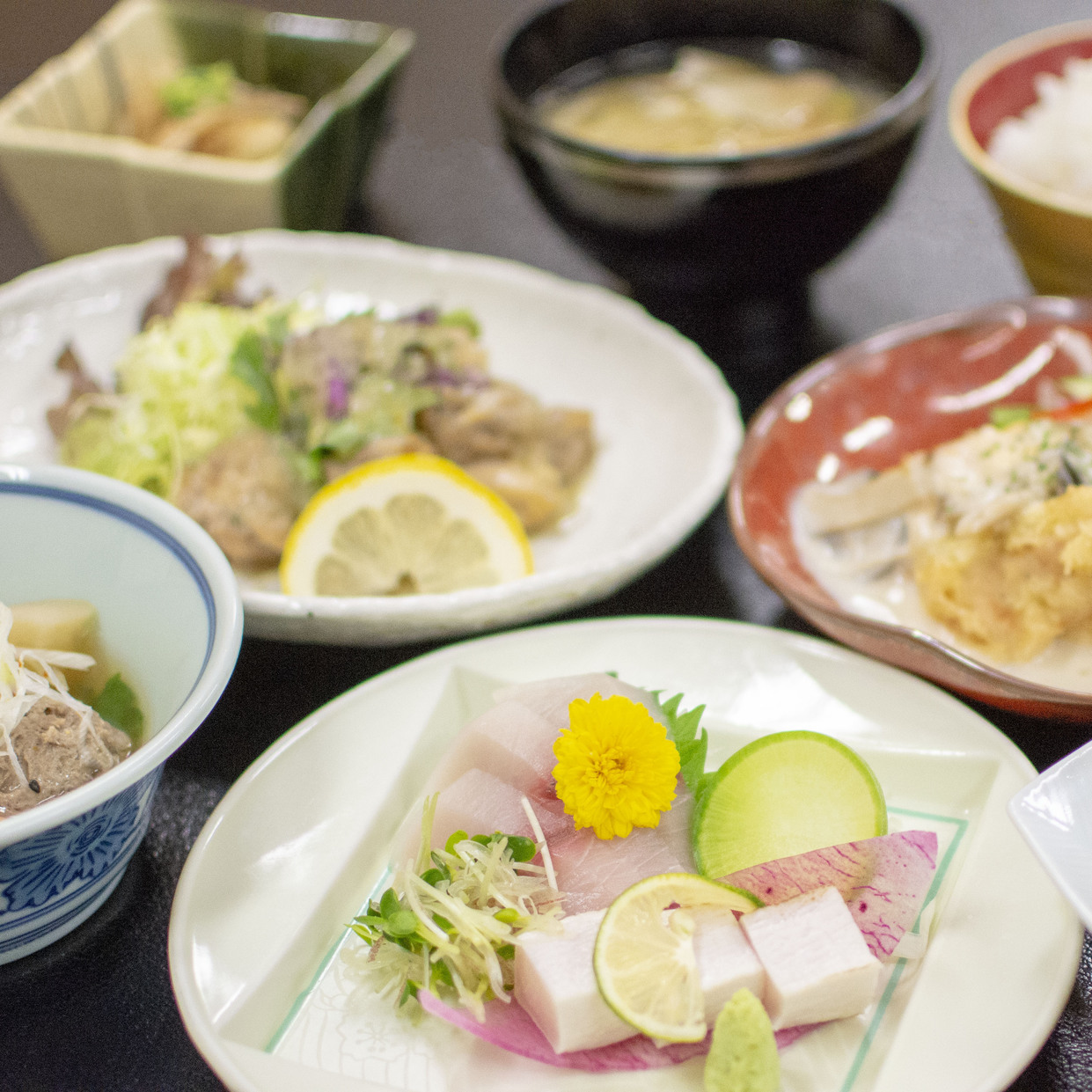 夕食膳の一例