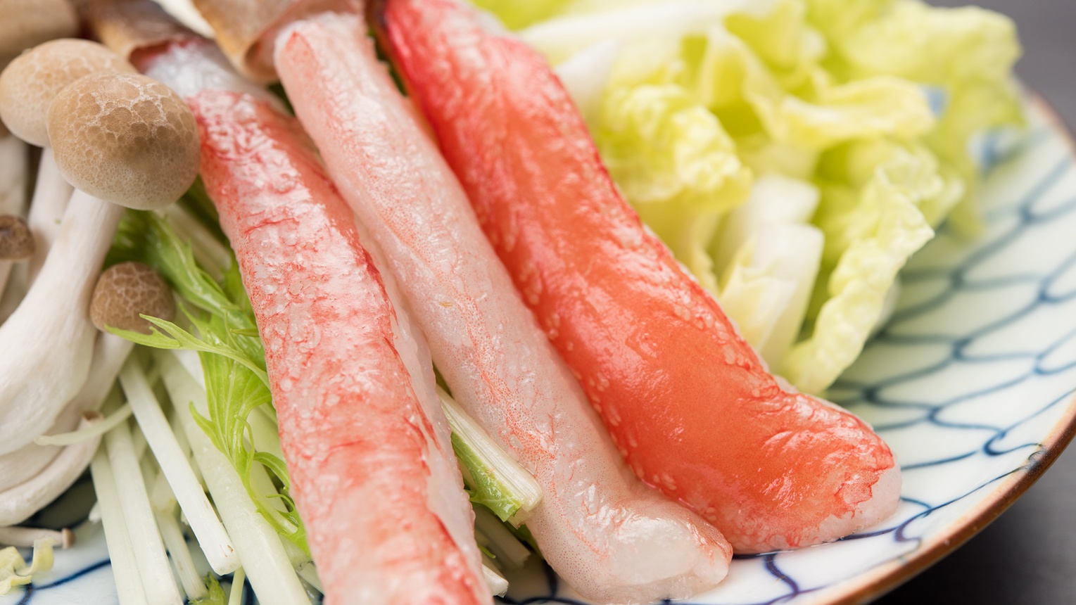 *【ご夕食】日本海の荒波にもまれたズワイガニは身入りもよく、甘くジューシーな味わいを堪能できます。