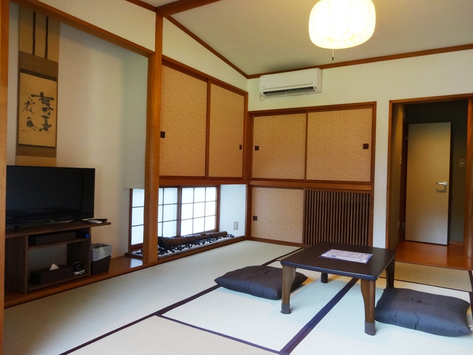 【離れ和室】窓側から