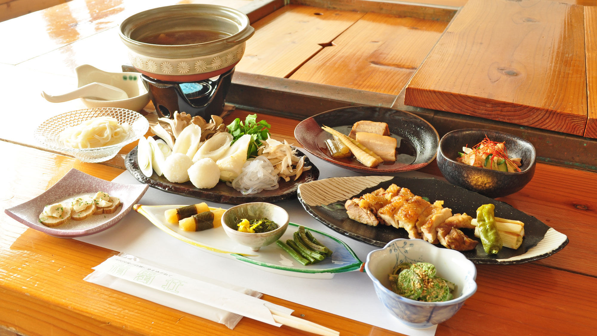 【ご夕食一例／季節・日によって内容が変わります】地の食材を使用した＜家庭料理＞