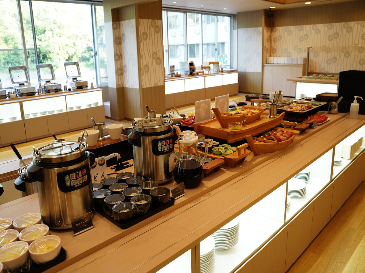 【レストラン】2025年7月リニューアルオープン！『海鮮焼』や『ライブキッチン』など料理が盛り沢山！