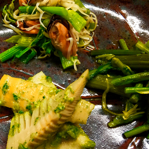 【お食事】《ご夕食》一例：季節の野菜や山菜をふんだんに使用したお料理