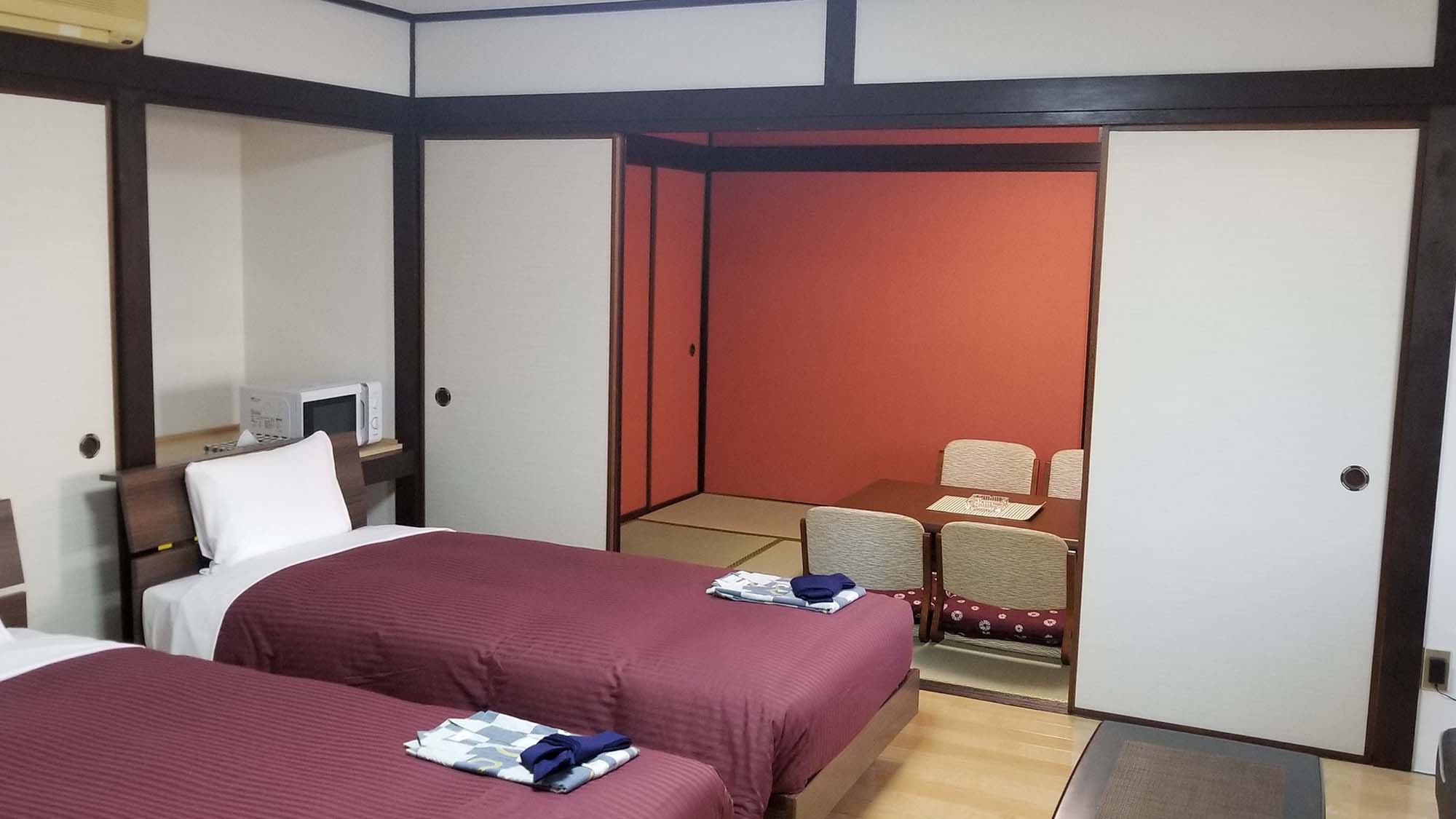 ・【和洋室】グループ旅行に最適！洋室にはベッド3台設置
