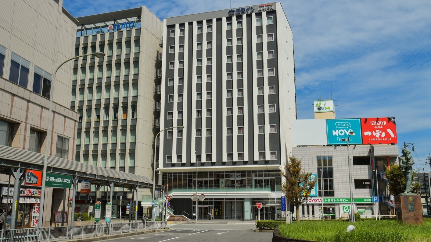津駅東口から徒歩1分！