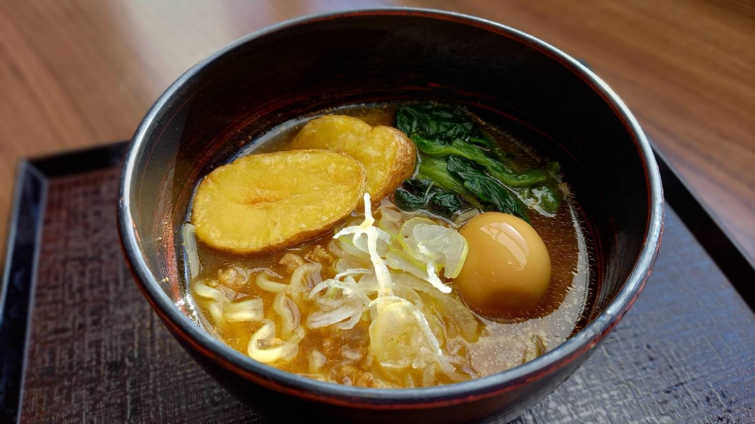 【ご当地グルメ】北海道産小麦の麺を使用したカレーラーメン