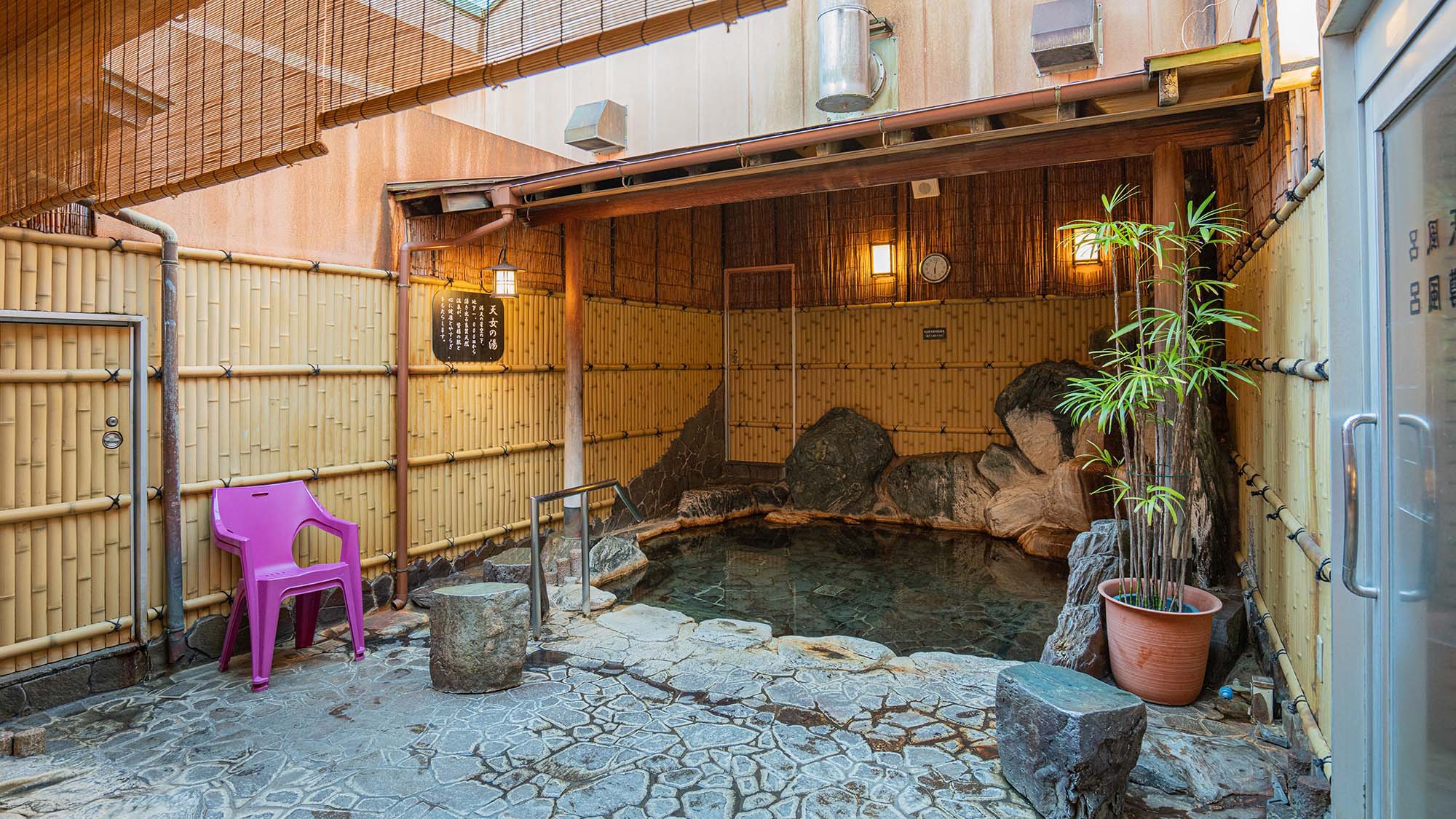 ・【いやしの本館】露天風呂