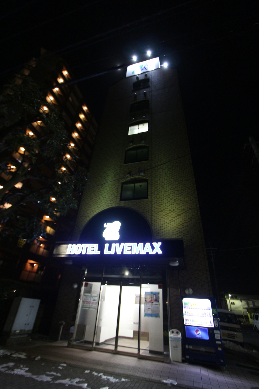 ホテル外観・夜