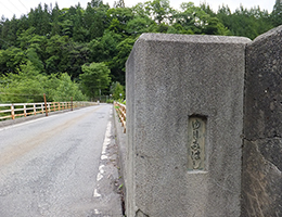 福地温泉の百合見橋のたもとでホタルが舞います（6〜7月）