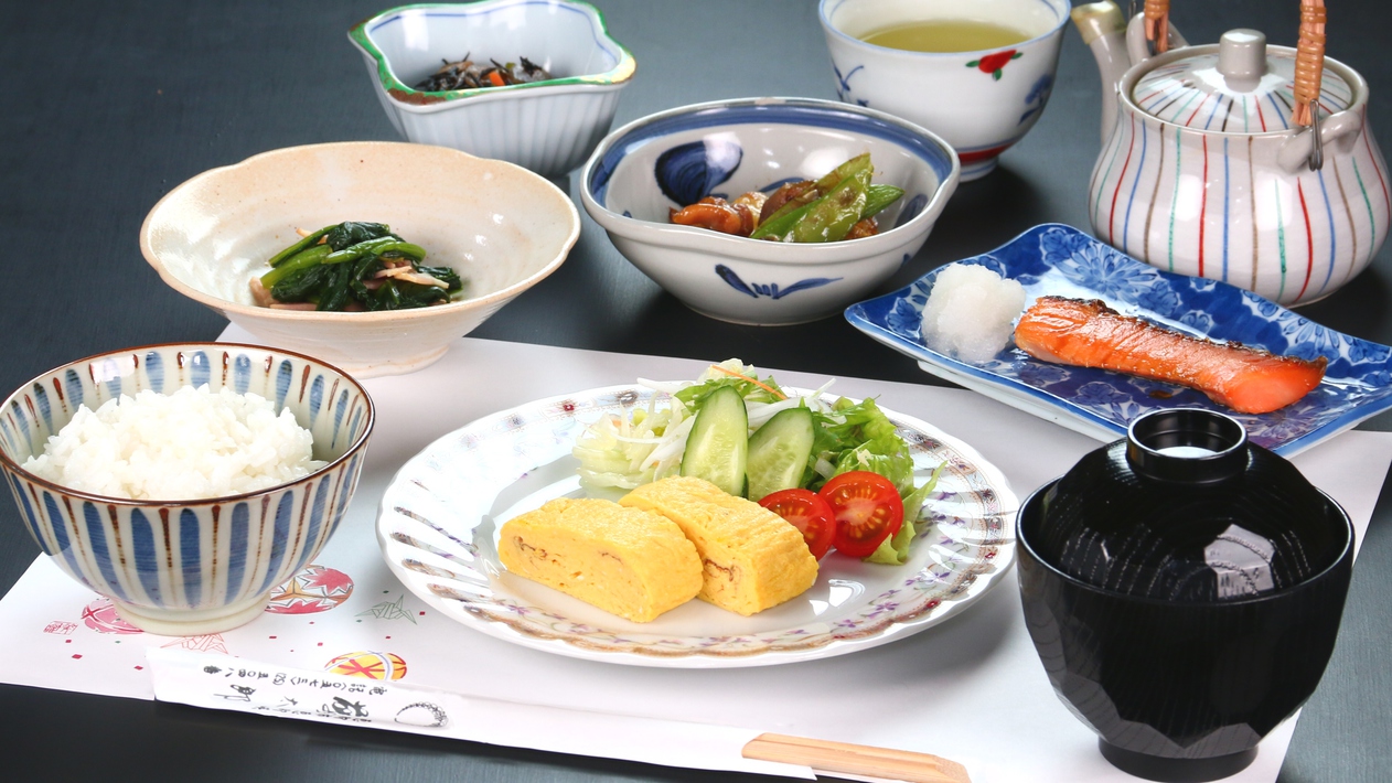 【食事】ビジネスプランの朝食の一例。からだにやさしい和朝食でほっとする朝を。 