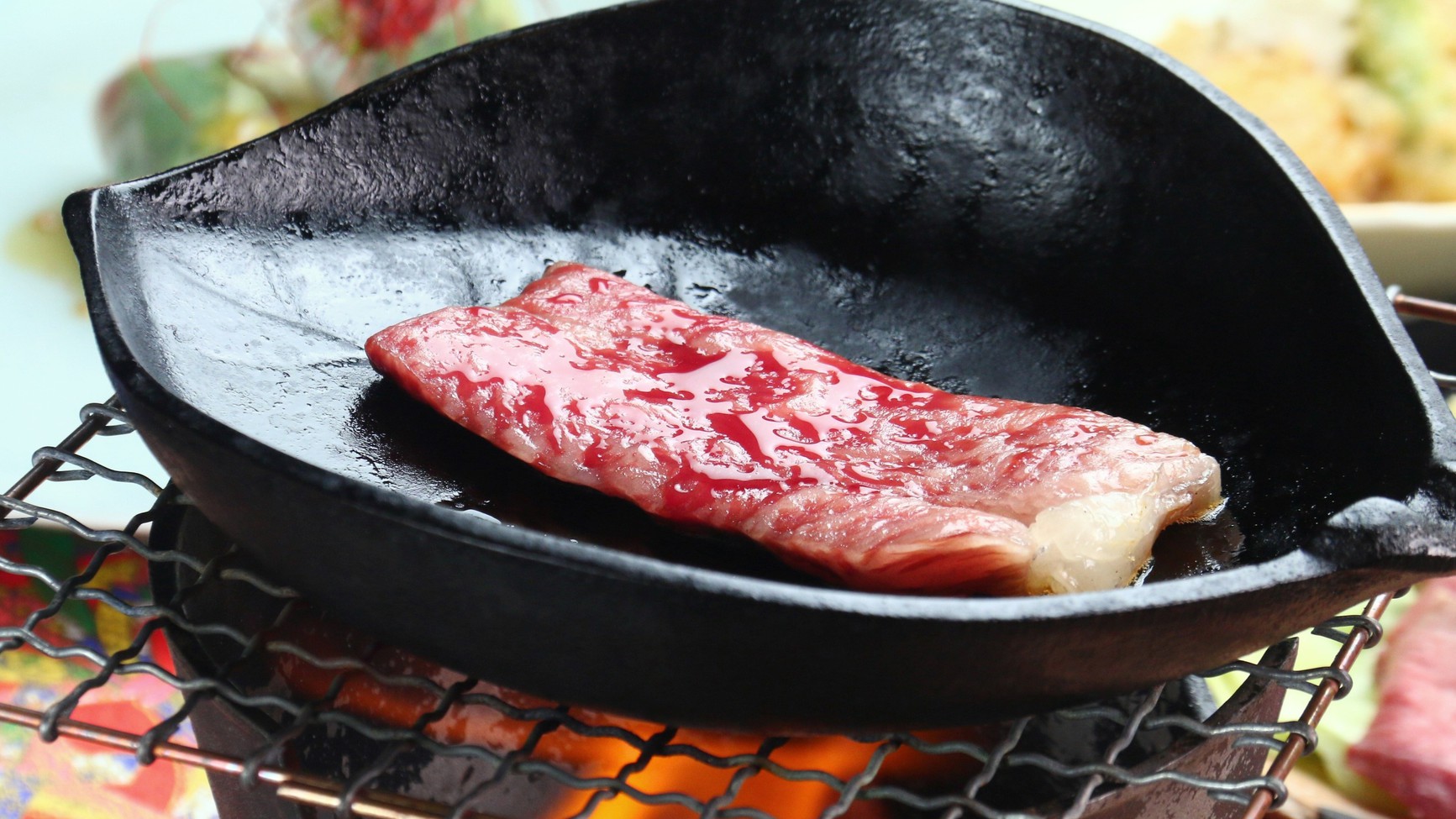 【食事】飛騨牛コースの一例。とろける飛騨牛ステーキはお好みの焼き具合でどうぞ。