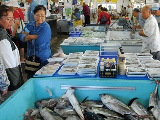 【車で9分】地元にも大人気、新鮮な魚がおいしい食堂。宿から近い！沖縄市漁業協同組合パヤオ直売店