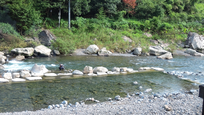 *恵まれた自然の中にある馬路温泉（ロビーやテラスからの景色）