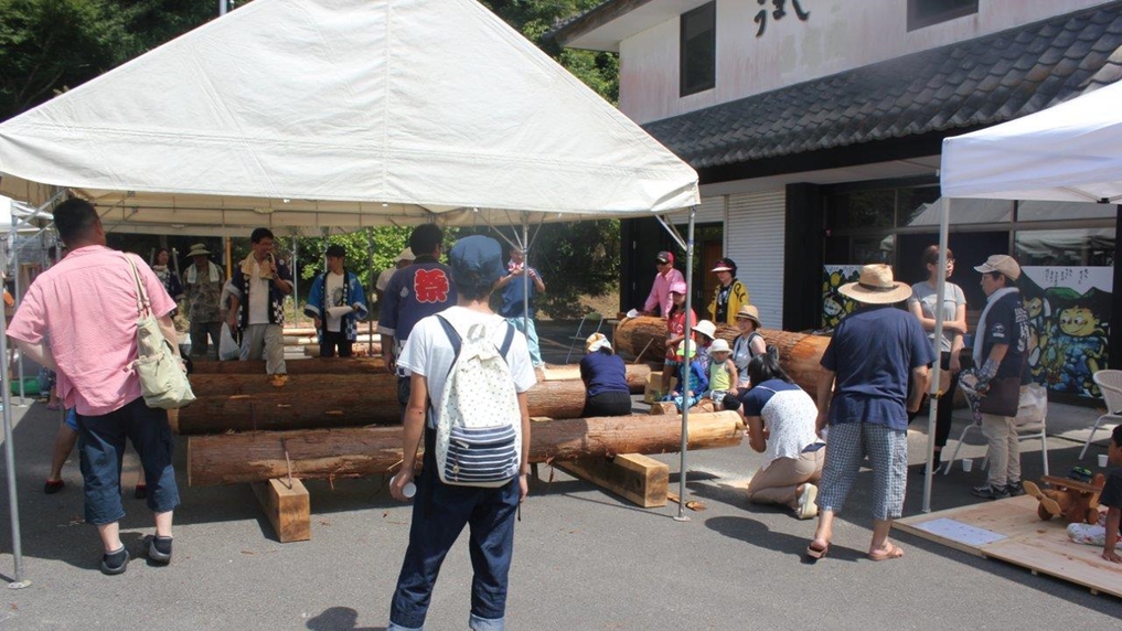 *丸太切り体験（無料）