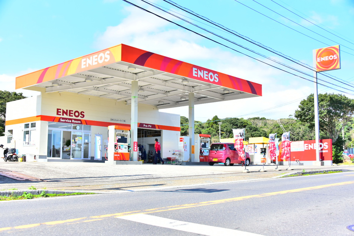 ガソリンスタンド（徒歩１分）