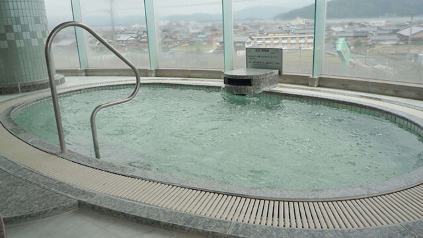 当館より徒歩2分クアハウス岩滝過流浴※別途有料