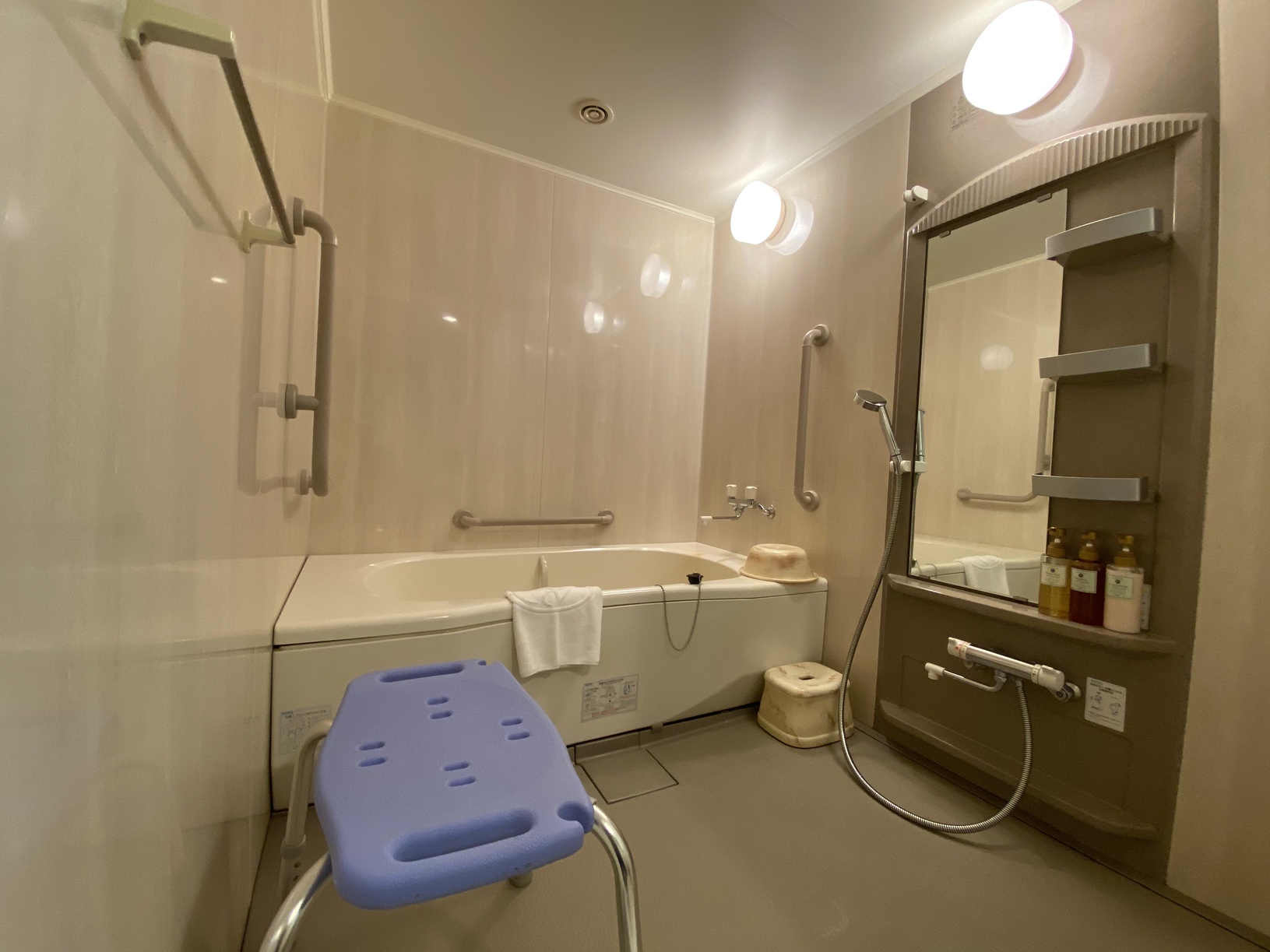 ユニバーサルデザインルーム浴室
