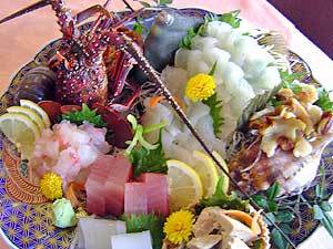 天然魚貝類を使ったお造りの盛り込み