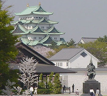 名古屋城と能楽堂
