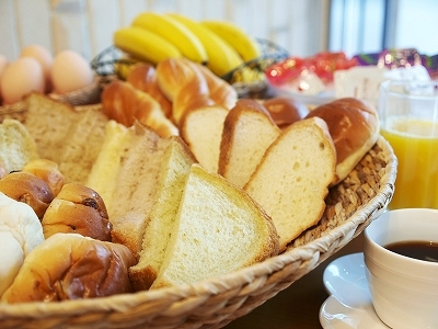 コンチネンタル朝食（無料）