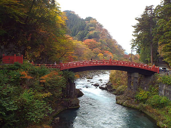 世界遺産の紅葉の“;神橋”;