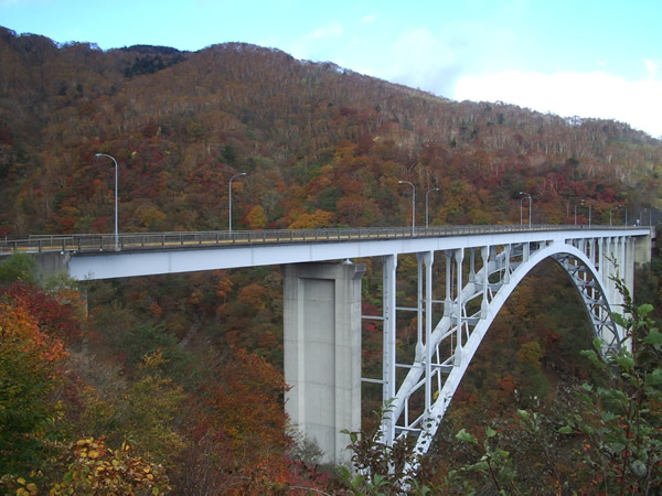 日光霧降高原の“;六方沢橋”;の紅葉