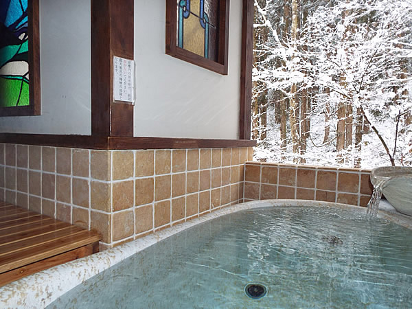 白銀の陶器風呂