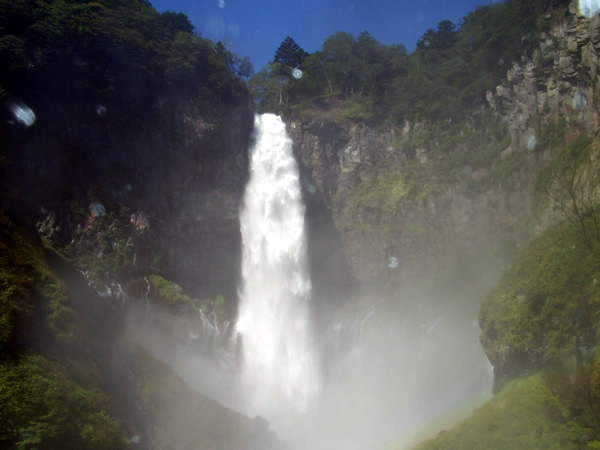 “;華厳の滝”;