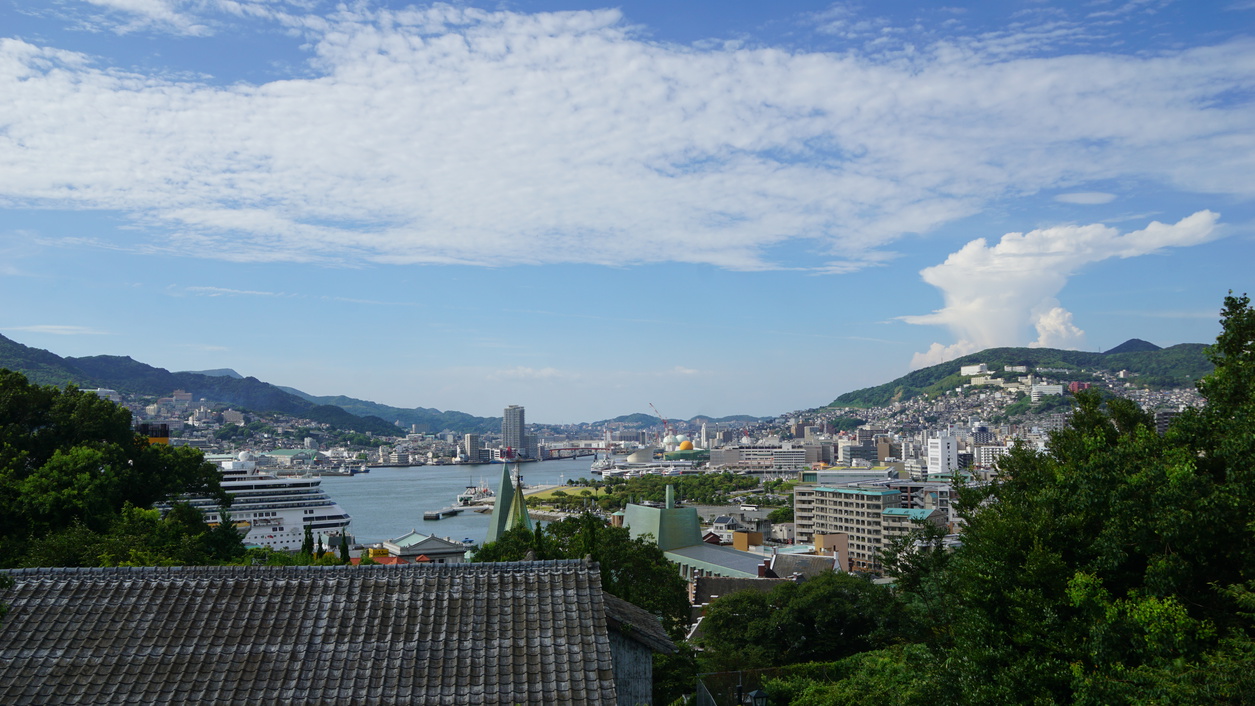 鍋冠山から長崎港を一望