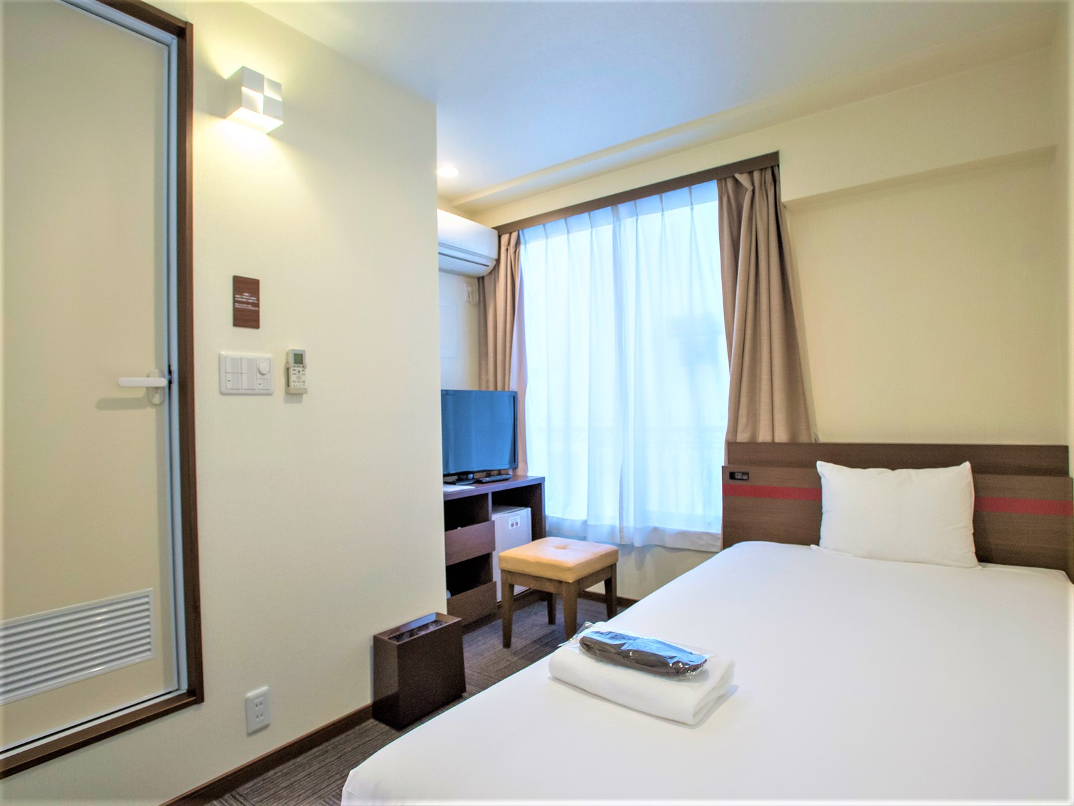 Shin-Yokohama SK Hotel Shin-Yokohama SK Hotel is perfectly located for both business and leisure guests in Yokohama. The property offers a wide range of amenities and perks to ensure you have a great time. Facilities for di