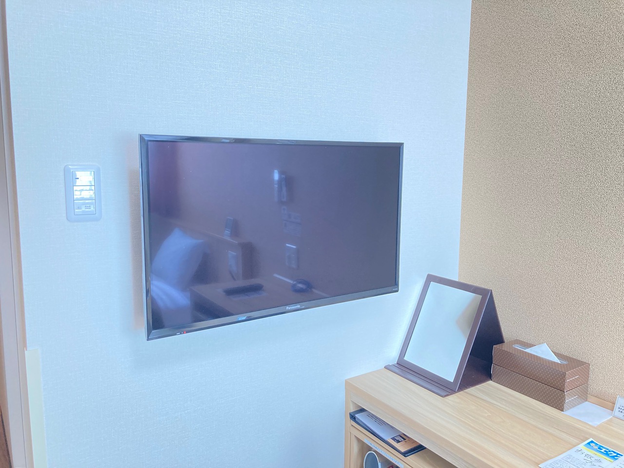 新客室には、壁掛32インチテレビを設置しております。