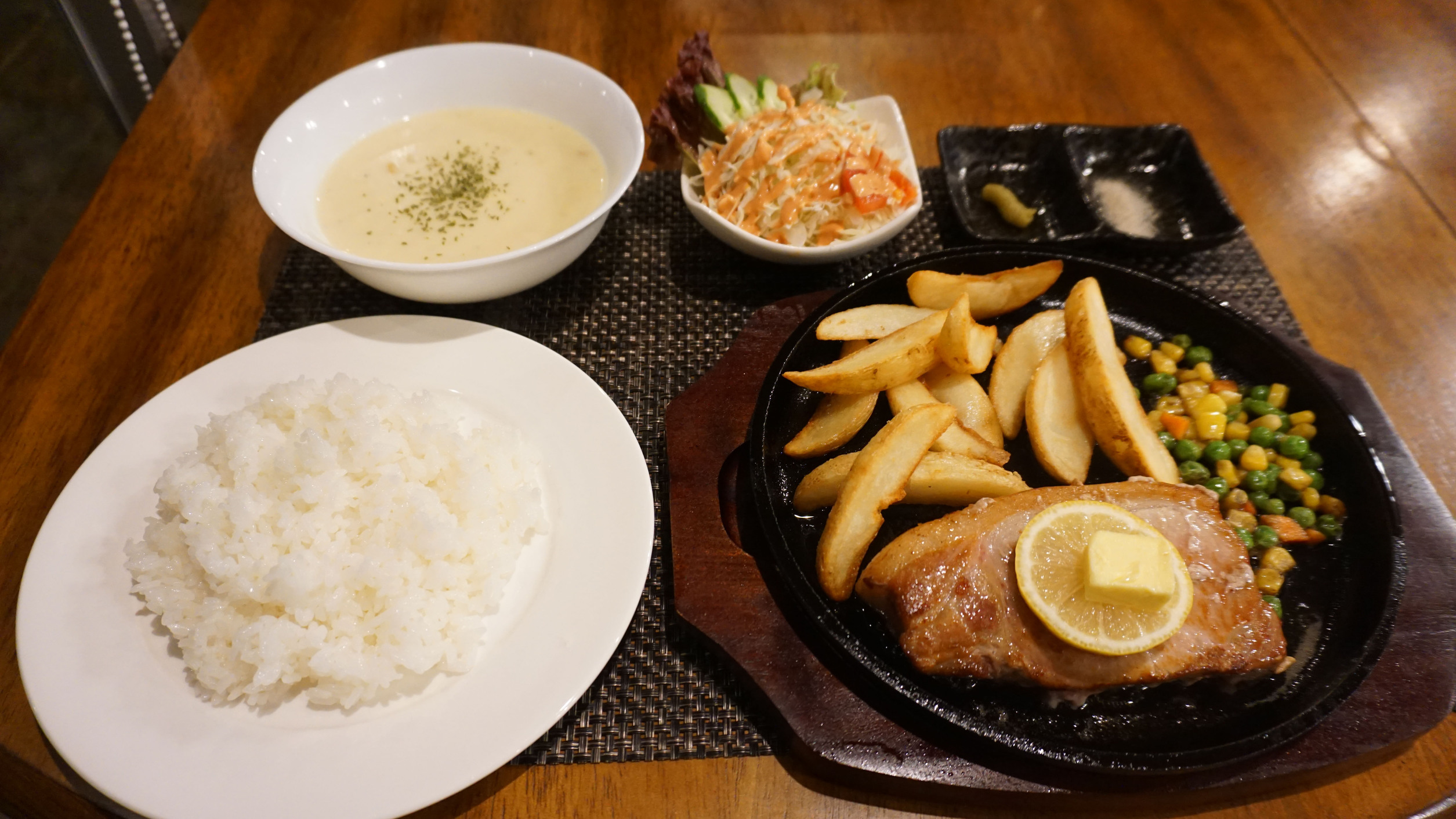 選べるメイン料理本部アグー（200g）の夕食セット