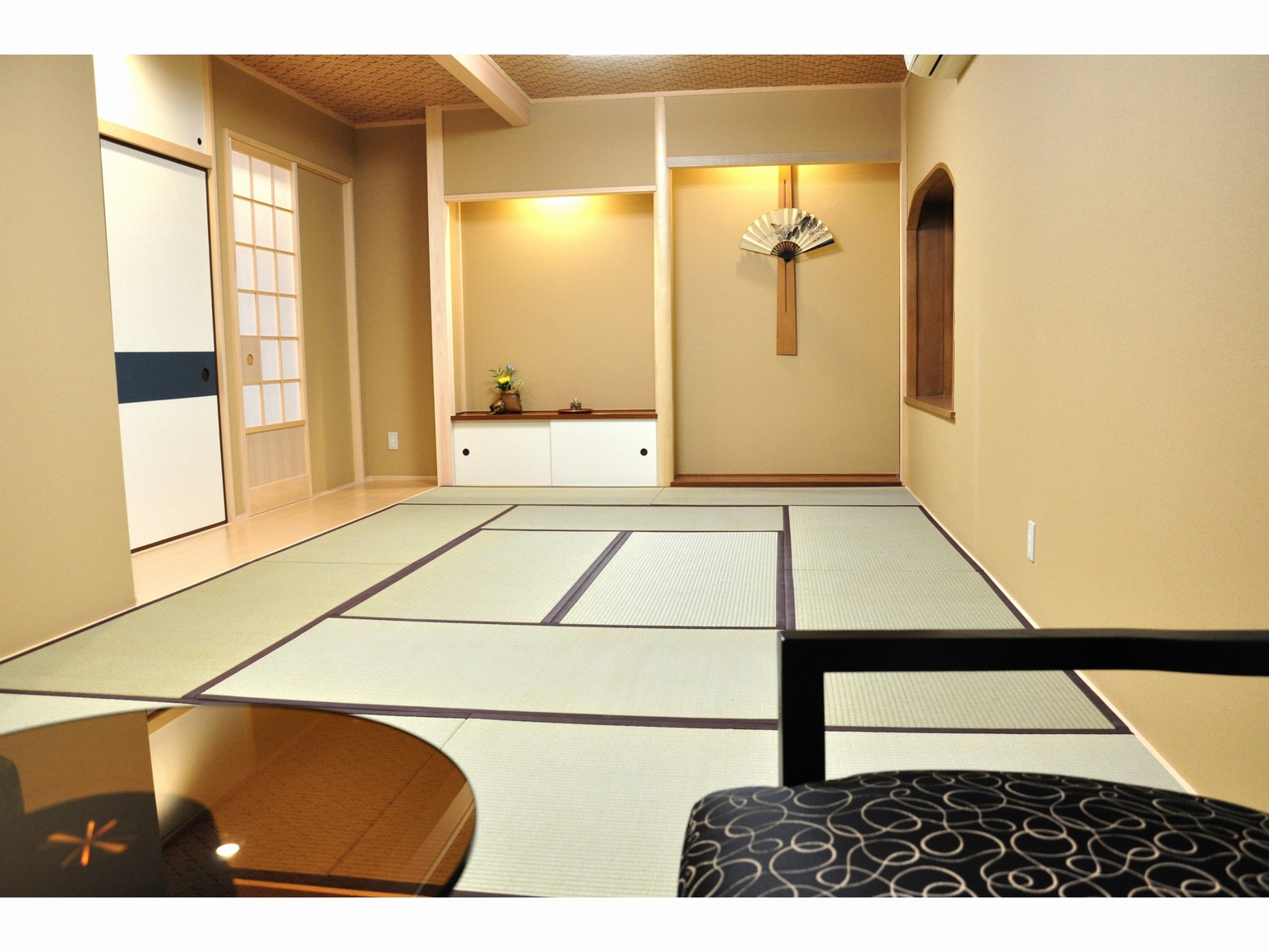 Yamanaka Ryokan Ideally located in the Ueno area, Yamanaka Ryokan promises a relaxing and wonderful visit. The property offers a high standard of service and amenities to suit the individual needs of all travelers. S