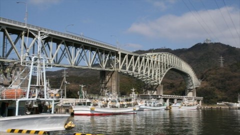 境水道大橋ベタ踏み坂と並んでここでは有名な橋