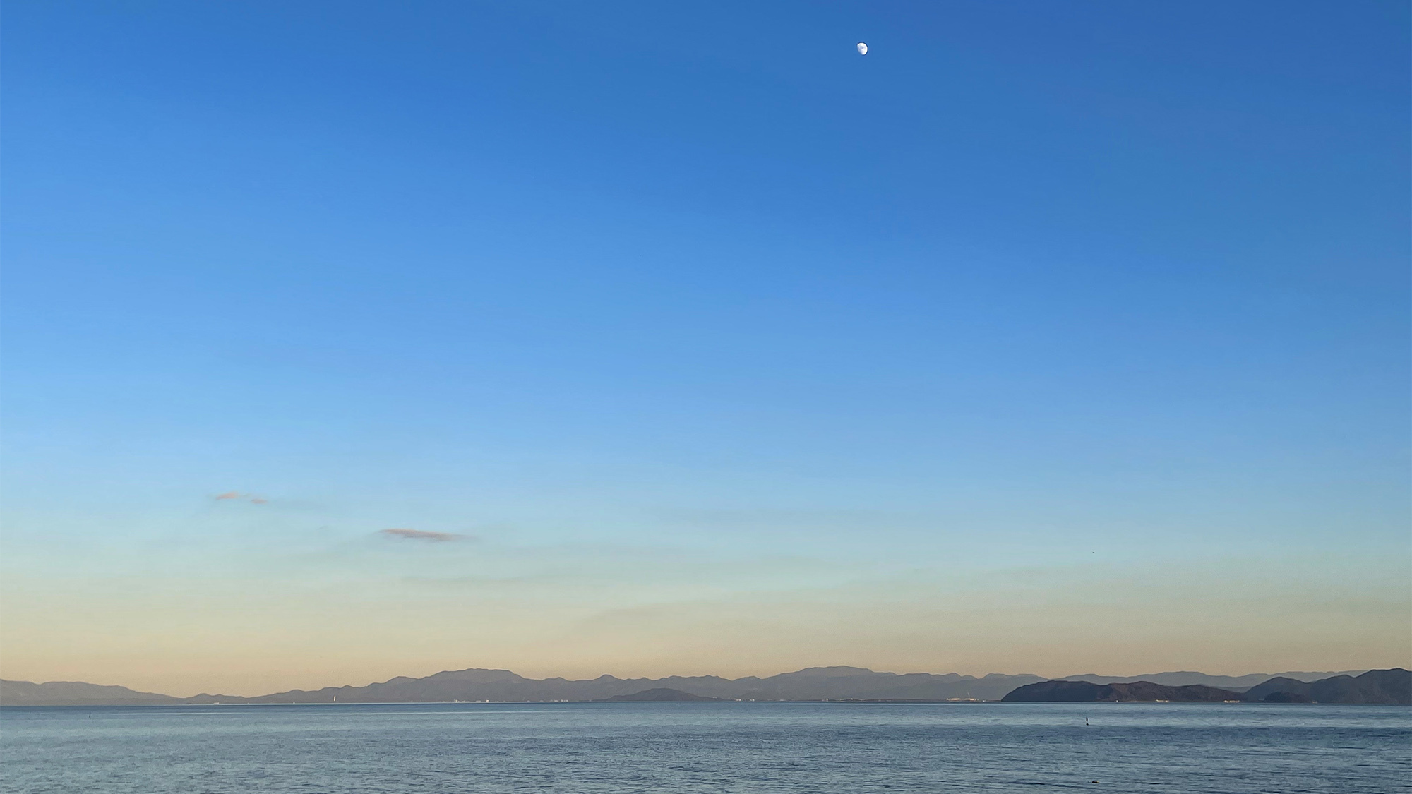 ・夕焼けに染まる琵琶湖は絶景です