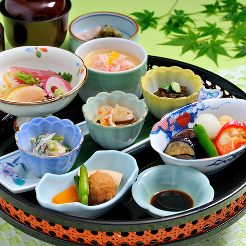 *日本料理“;四季”;/旬の素材にこだわった心尽くしの品々をご賞味下さい。